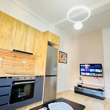 Pazari I Ri, Quiet And Stay, Self Check-in Tirana