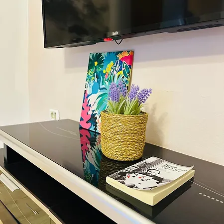 Pazari I Ri, Quiet And Stay, Self Check-in