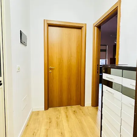 Pazari I Ri, Quiet And Stay, Self Check-in * Tirana