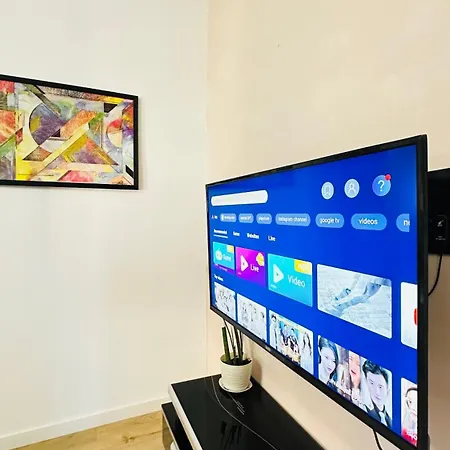 Pazari I Ri, Quiet And Stay, Self Check-in Tirana