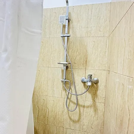 Pazari I Ri, Quiet And Stay, Self Check-in