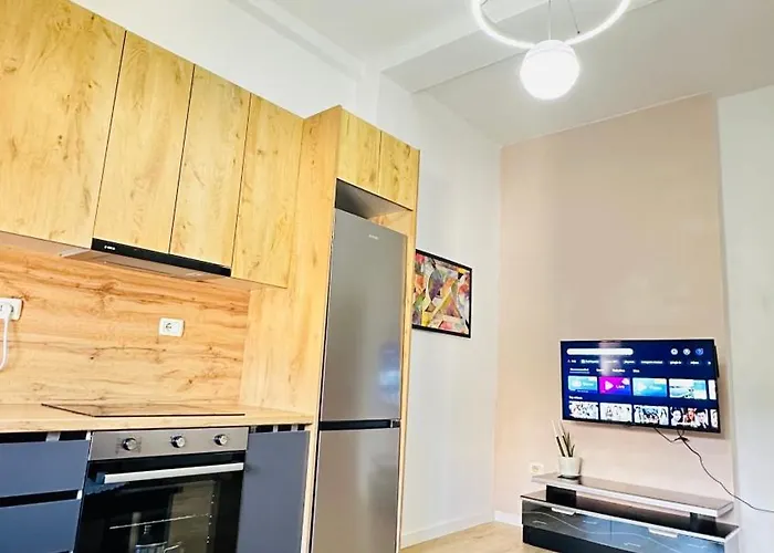 Pazari I Ri, Quiet And Stay, Self Check-in Tirana